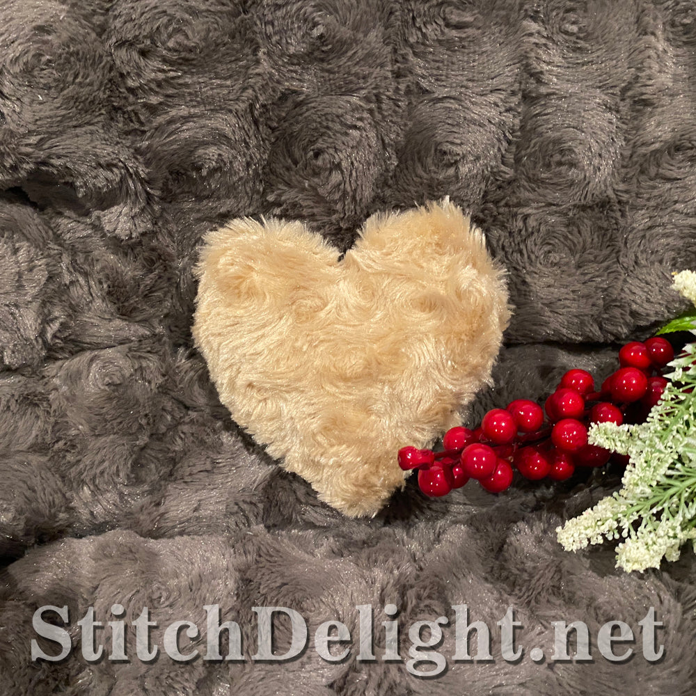 SDS3132 ITH Heart Pillow 6X8