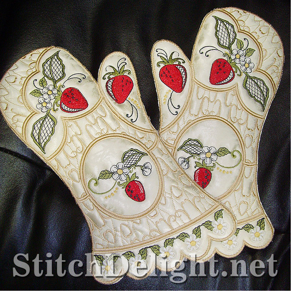 SD0691 Strawberry Oven Gloves
