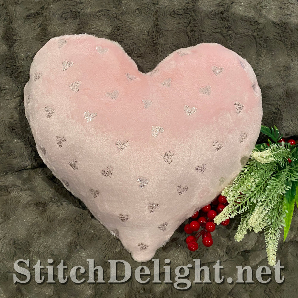 SDS3132 ITH Heart Pillow 14x15