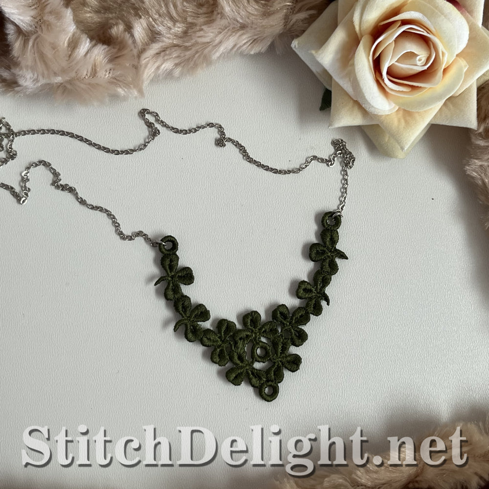 SD0067 Freestanding Shamrock Lace