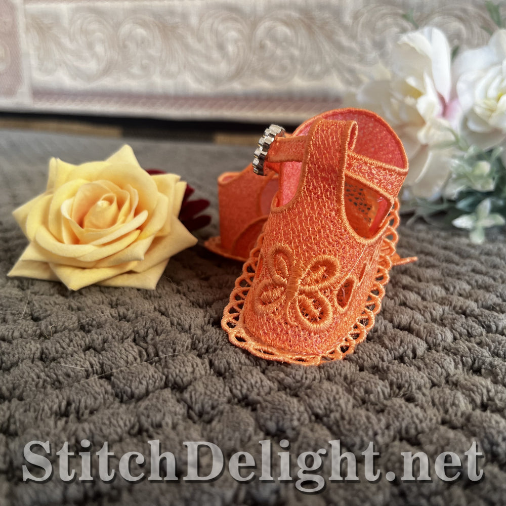 SD0091 Lace Baby Shoe 1