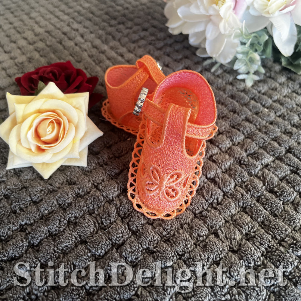 SD0091 Lace Baby Shoe 1