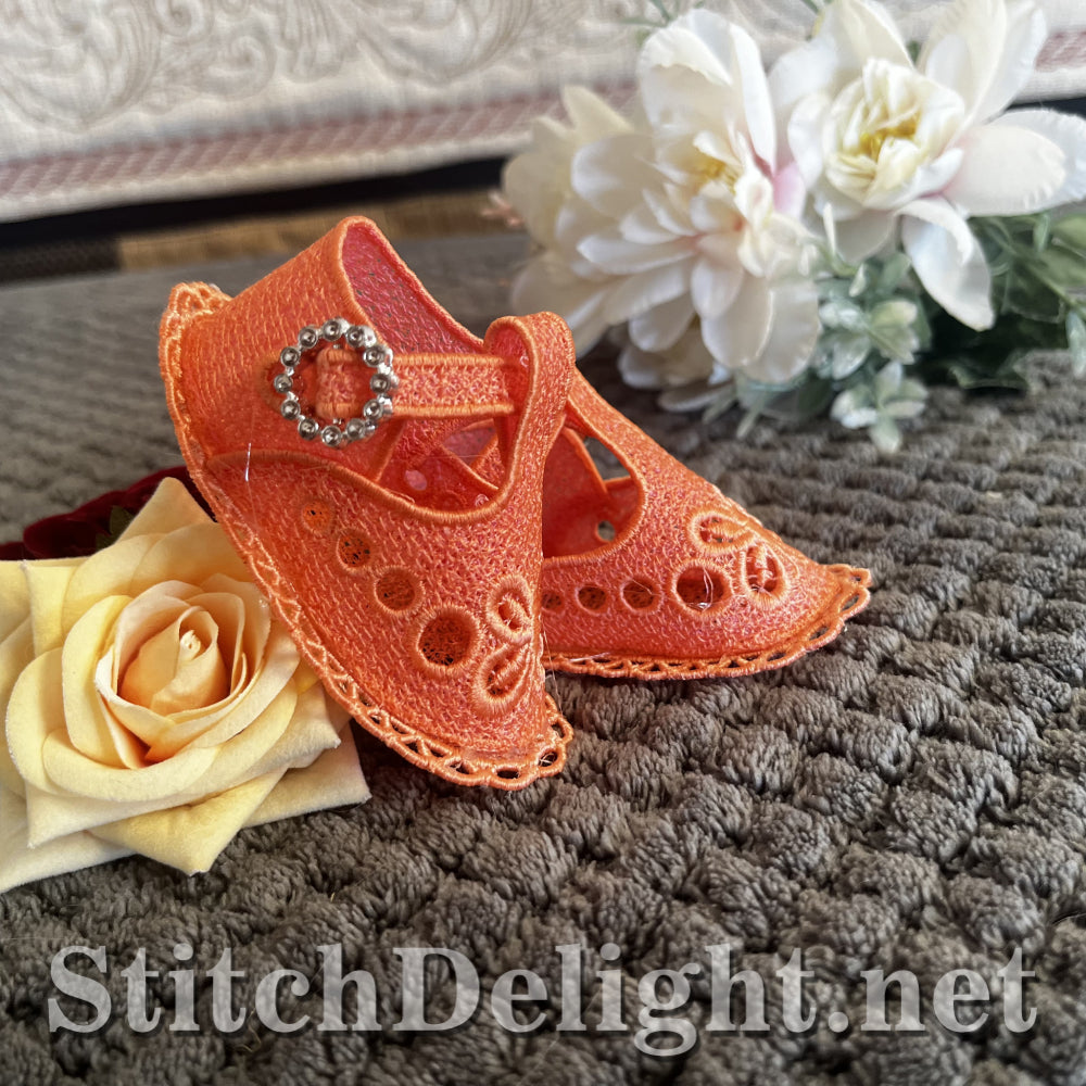 SD0091 Lace Baby Shoe 1