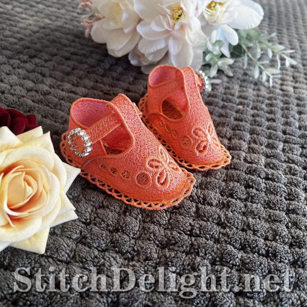 SD0091 Lace Baby Shoe 1