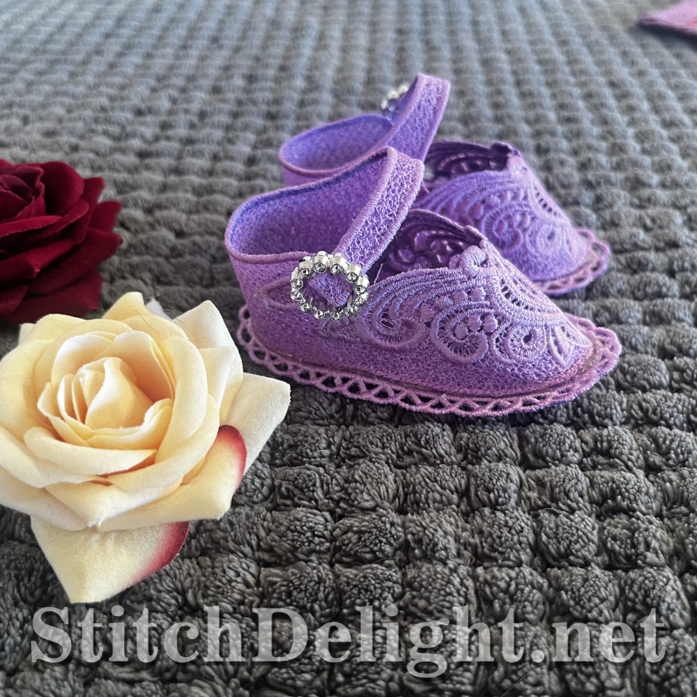 SD0092 Lace Baby Shoe 2