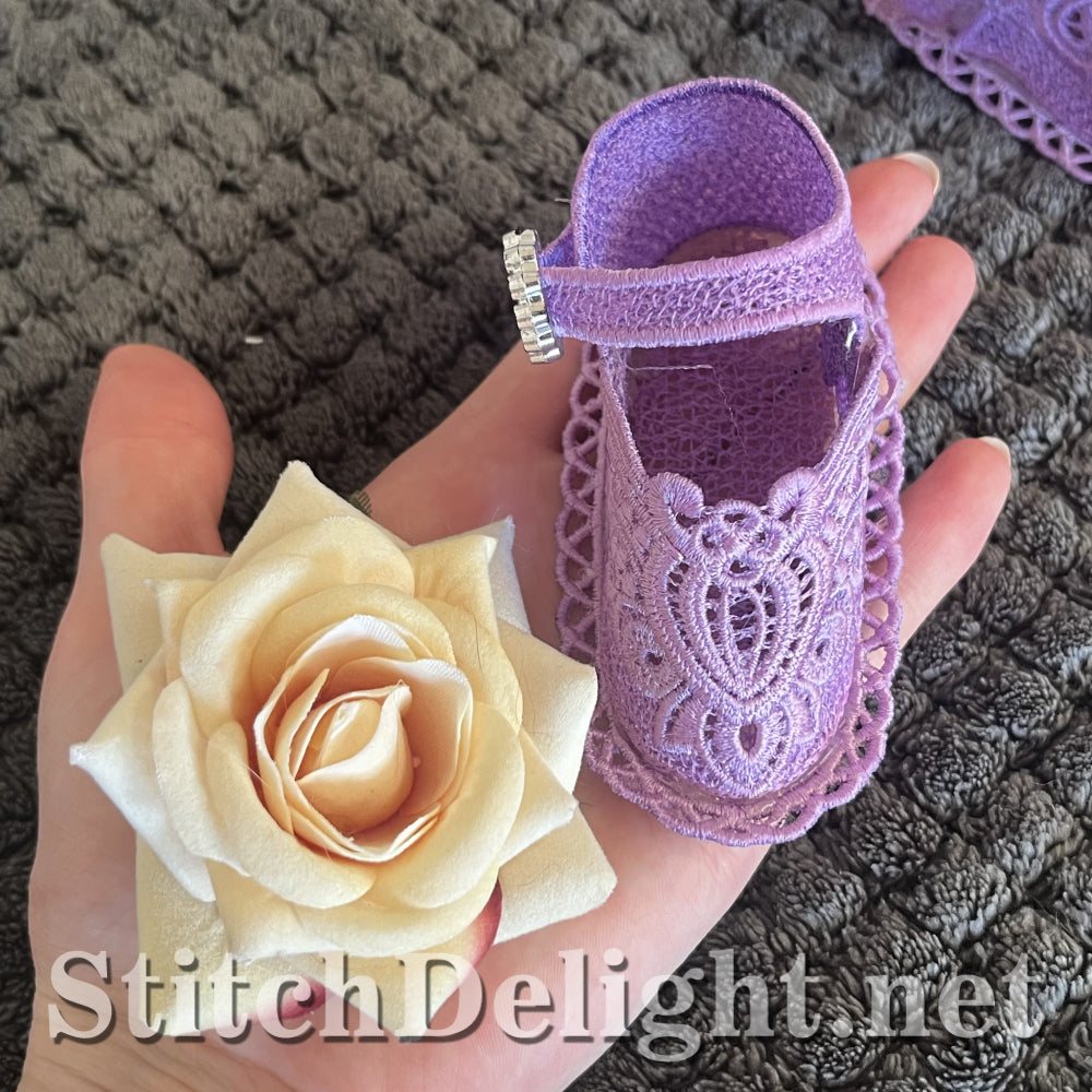 SD0092 Lace Baby Shoe 2