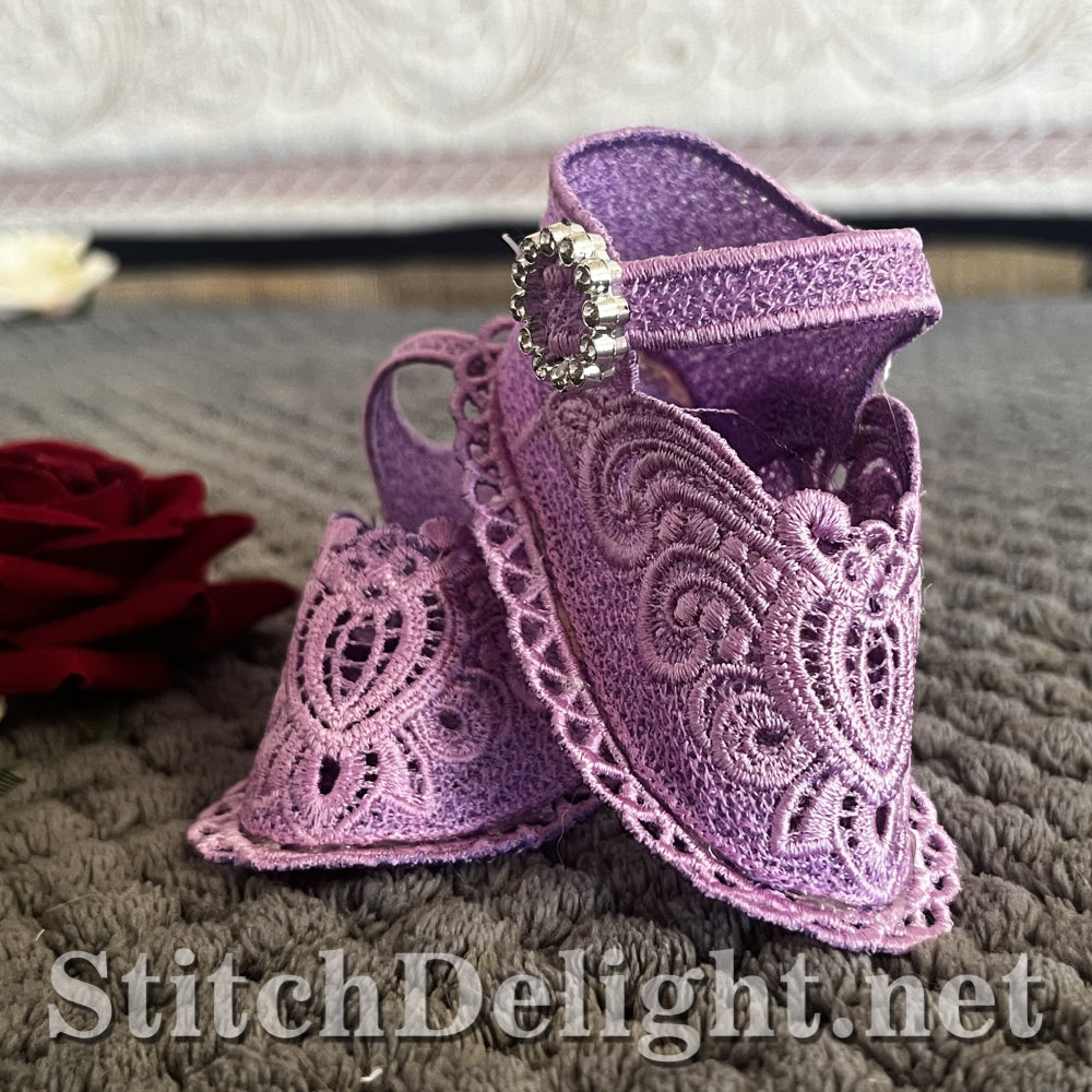 SD0092 Lace Baby Shoe 2