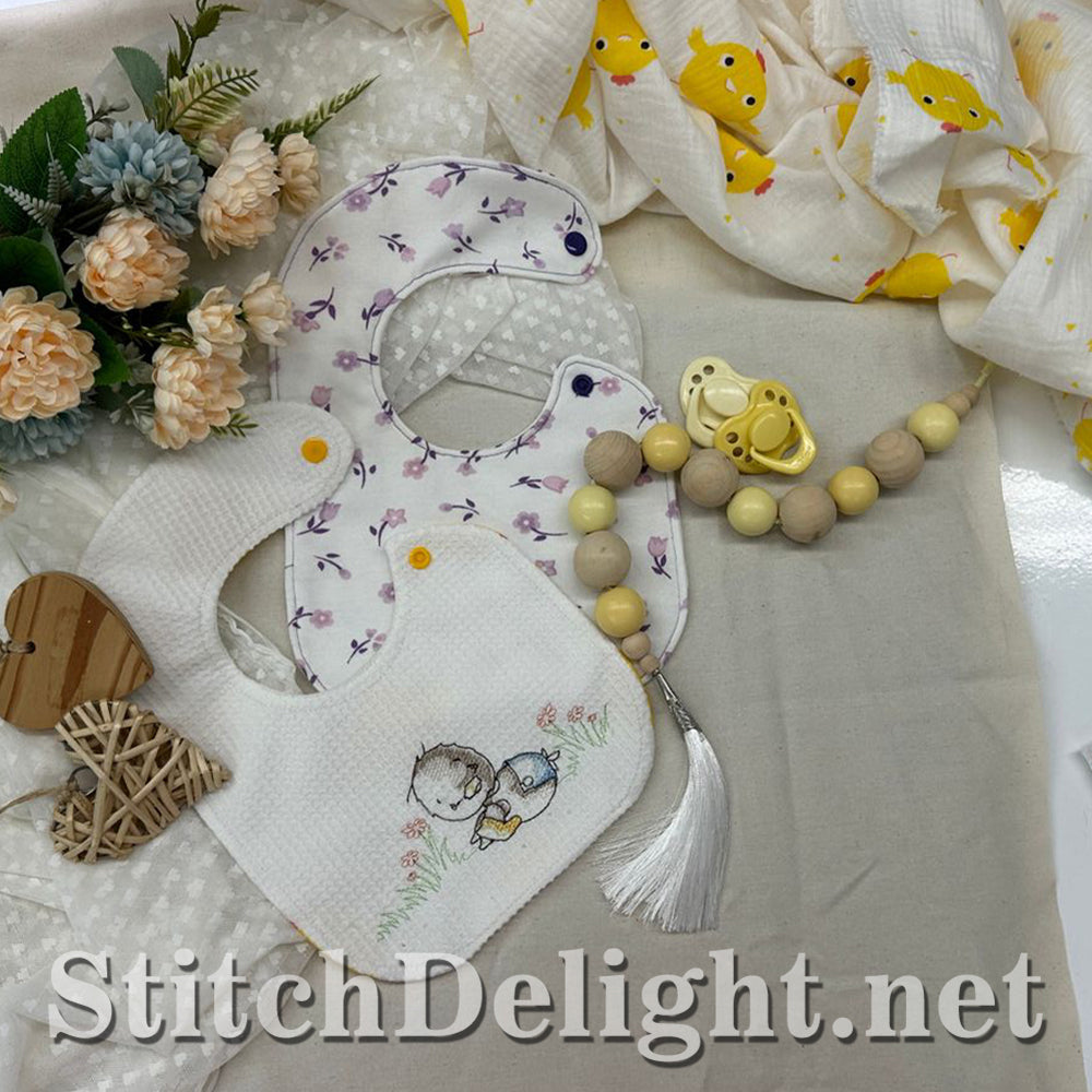 SDS4252 GoCustom Baby Bibs