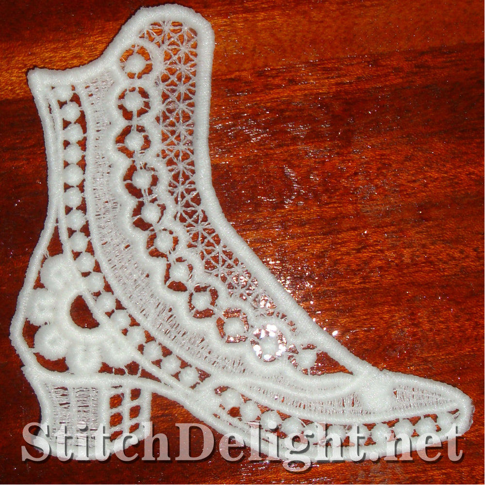 SD0924 Freestanding Lace Victorian Shoe