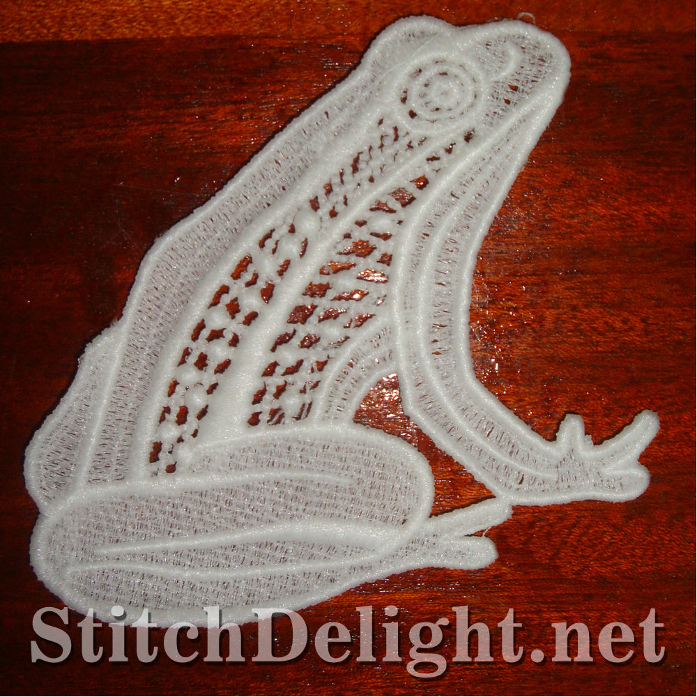 SD0929 Freestanding Lace Frog